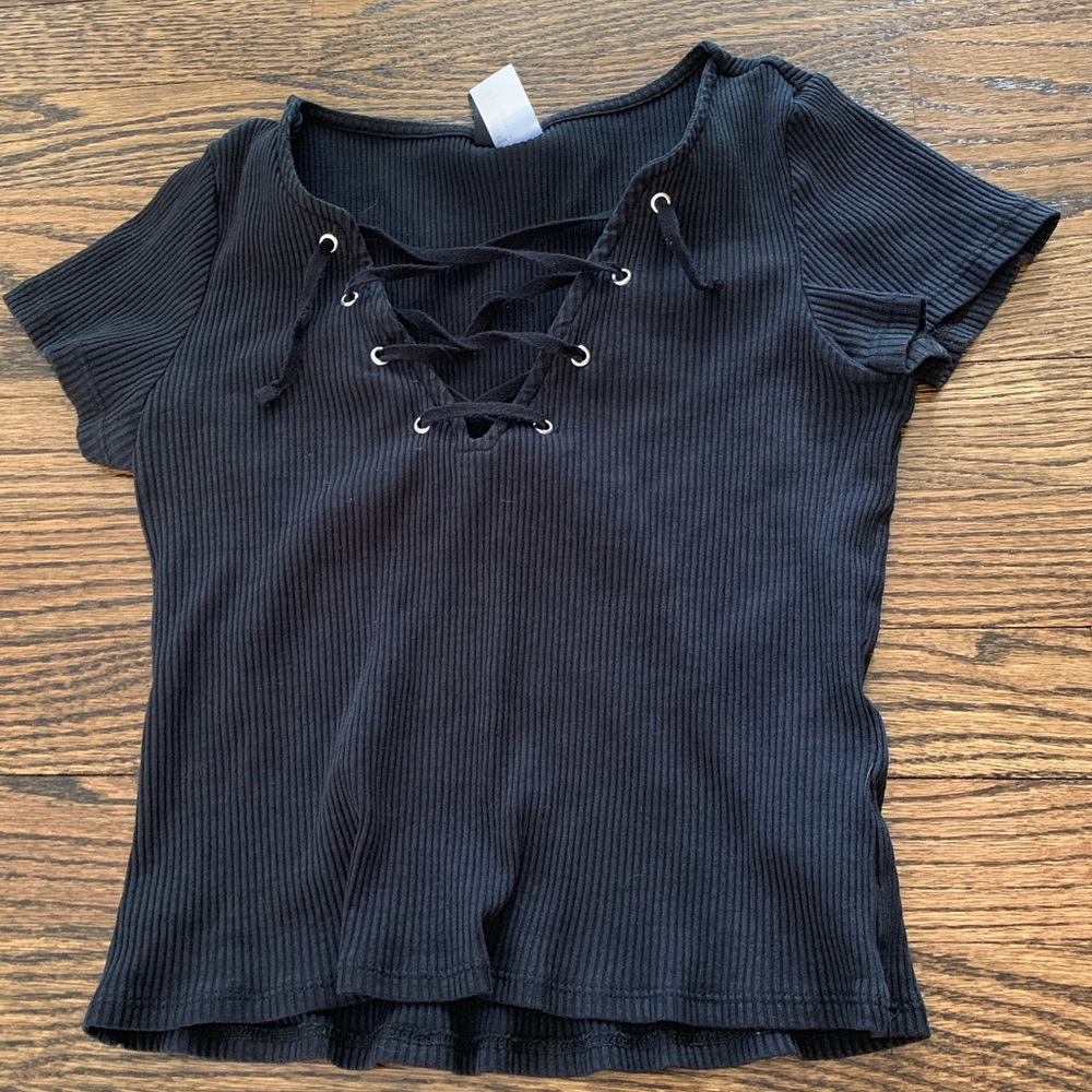 Crop top w/ lace neckline